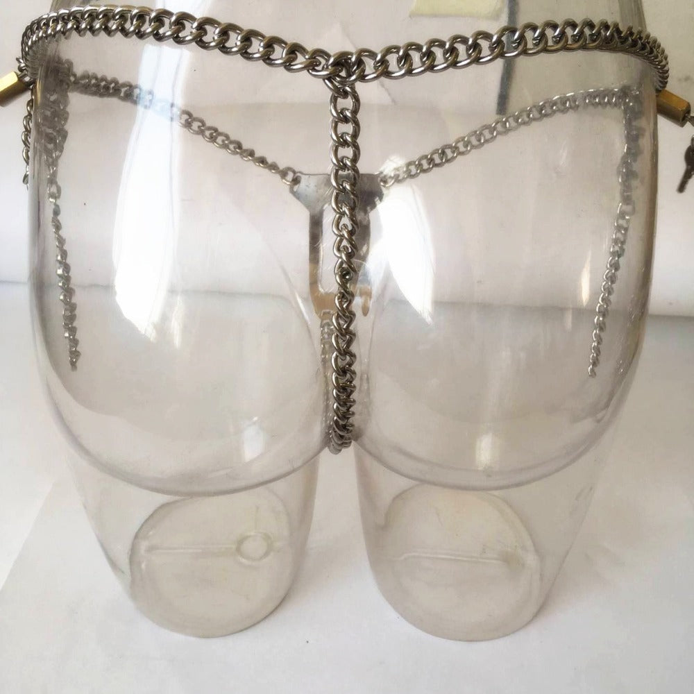 ceinture de chasteté discrète femme fesse